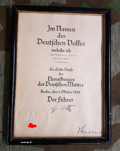 Gerahmte Urkunde zum Mutterkreuz in Bronze Ehrenkreuz der deutschen Mutter III. Stufe