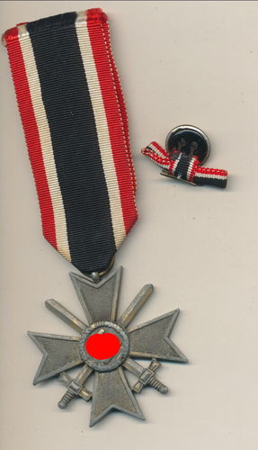 KVK Kriegsverdienstkreuz 2. Klasse mit Schwertern am Band und Knopflochspange