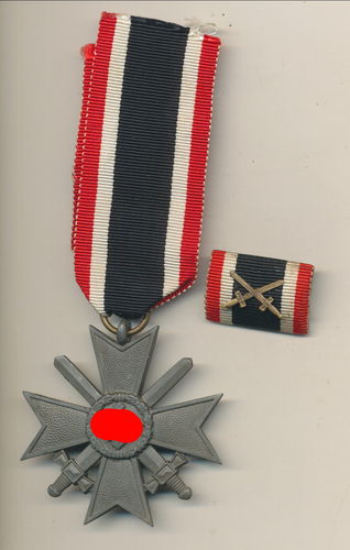 KVK Kriegsverdienstkreuz 2. Klasse mit Schwertern am Band und Feldspange