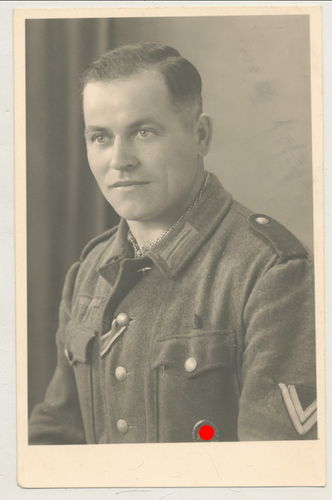 Wehrmacht Soldat mit EK2 Band und Verwundetenabzeichen - Original Portrait Foto WK2