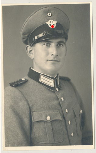 Wehrmacht Polizei Polizist in Uniform und Schirmmütze 3. Reich - Original Portrait Foto WK2