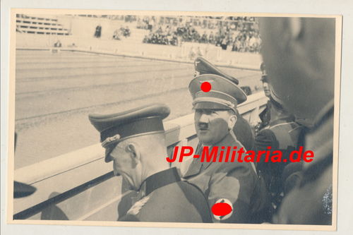 Adolf Hitler auf Tribühne mit NSDAP und General - Original Foto 3. Reich