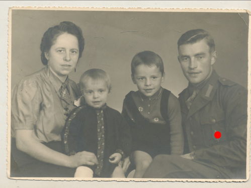 Wehrmacht Familien Aufnahme Foto Soldat mit SA Sportabzeichen - Original Foto WK2