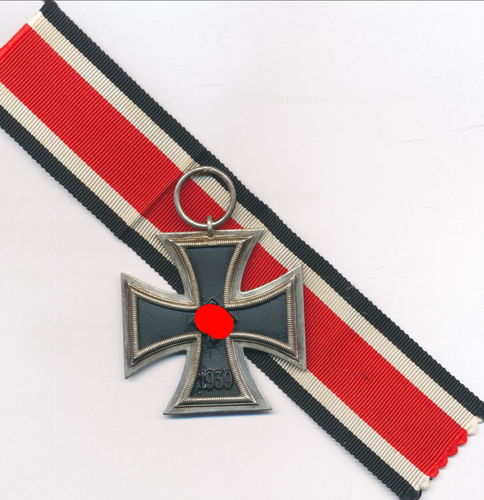 EK2 Eisernes Kreuz 1939 mit Hersteller Punze " 25 " mit Band