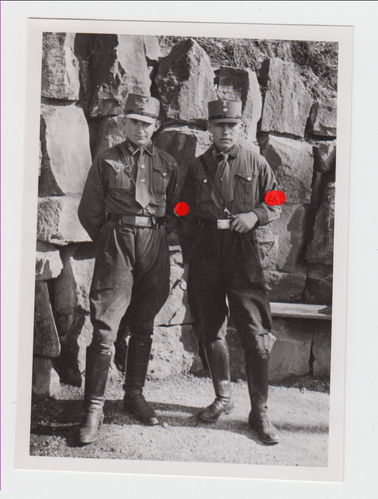 SA Männ mit Kappe Schaftkappe Parteiabzeichen NSDAP Original Portrait Foto WK2 im Format ca. 8,5x11,