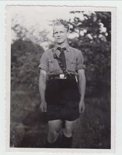 HJ Hitlerjugend mit HJ Messer - Original Portrait Foto