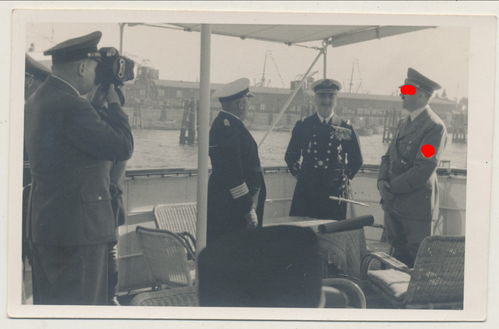 Adolf Hitler auf Jacht " Nixe " mit Admiral Raeder in Kiel 1936 Olympische Spiele - Original Foto