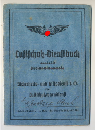 Luftschutz Dienstbuch ( Soldbuch ) Sicherheitsdienst Nürnberg Schuckert Werke Orden EK2 Baltenkreuz