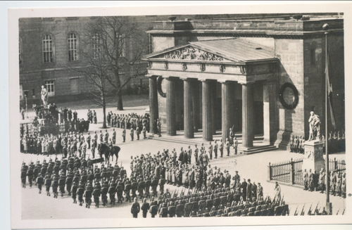 Berlin unter den Linden Ehrenmal für die Gefallenen des Weltkrieges - Original Postkarte 3. Reich
