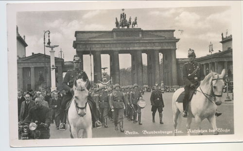 Berlin Brandenburger Tor Aufziehen der Polizei Wache - Original Postkarte 3. Reich