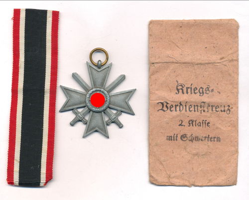 KVK Kriegsverdienstkreuz 2. Klasse mit Punze " 10 " in Verleihungstüte Hersteller Förster & Barth