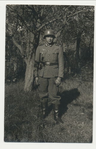 Wehrmacht Soldat mit Stahlhelm Original Foto WK2
