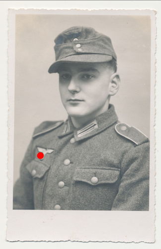 Wehrmacht Soldat mit Feldmütze Original Portrait Foto WK2