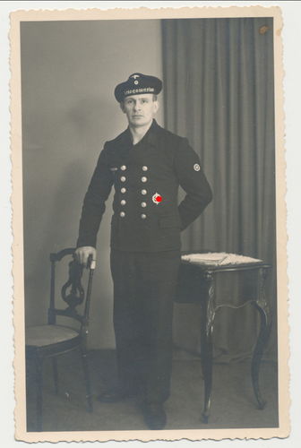 Kriegsmarine Soldat mit SA Sportabzeichen in Silber Original Portrait Foto WK2