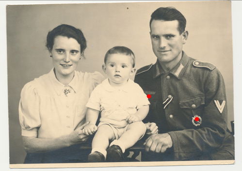 Wehrmacht Soldat mit Infanterie Sturmabzeichen Original Portrait Foto Familie WK2