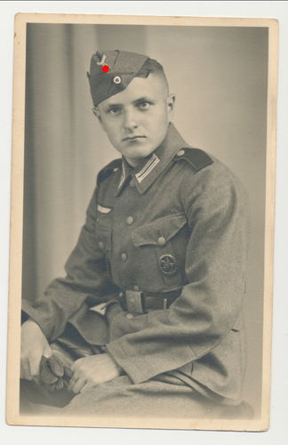 Wehrmacht Soldat mit Orden Reiterabzeichen Original Portrait Foto WK2