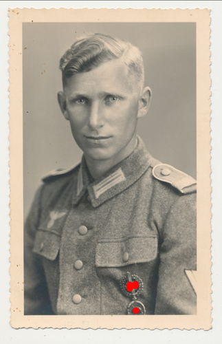 Wehrmacht Soldat mit Verwundetenabzeichen SA Sportabzeichen Original Portrait Foto WK2
