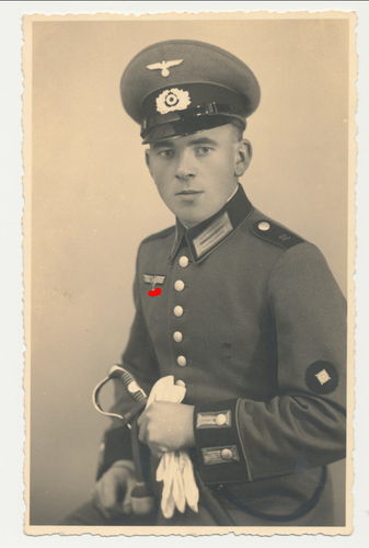 Wehrmacht Soldat Rgt Nr. 17 in Parade Uniform mit Degen Säbel Original Portrait Foto WK2