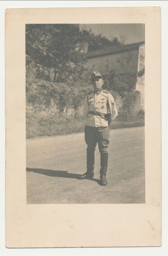 Wehrmacht Unteroffizier in weisser Sommer Uniform mit Sturmabzeichen Original Foto WK2