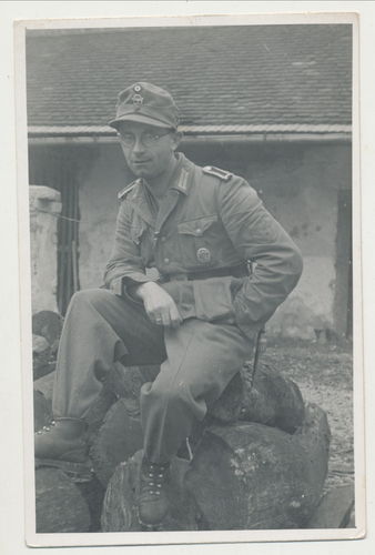 Wehrmacht Polizei Soldat mit Feldmütze DRL Sportabzeichen Original Portrait Foto WK2