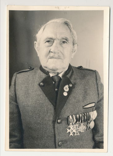 Kriegs Veteran mit grosser Ordenspange - Original Portrait Foto