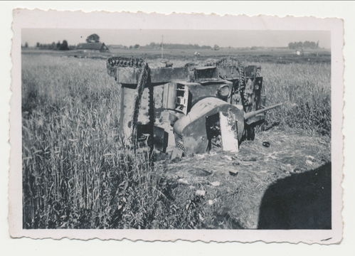 Schlachtfeld zerstörter Panzer - Original Foto WK2