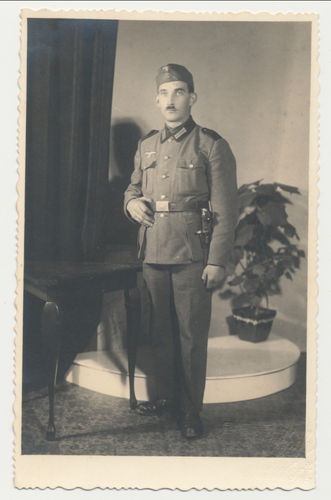 Wehrmacht Soldat mit österreichischen Bajonett Österreich Original Portrait Foto WK2