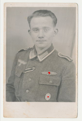 Wehrmacht Unteroffizier Portrait Foto mit NAHKAMPFSPANGE Verwundetenazeichen Silber EK2 Band