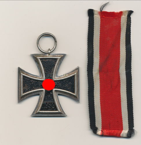 EK2 Eisernes Kreuz 2. Klasse 1939 mit Hersteller Punze "65" mit Band