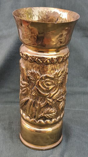 Grabenkunst reich verzierte Granate Hülse Kartusche als Vase umgearbeitet Weltkrieg 1914/18