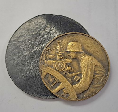 Schiess - Auszeichnung Medaille Preisrichten Artillerie Rgt 9 Fulda / Siegen von 1938 in Ledertasche