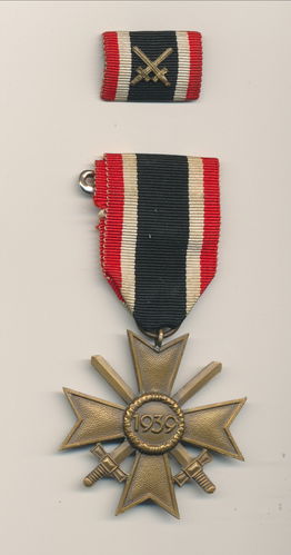 KVK Kriegsverdienstkreuz 1939 mit Schwertern am Band mit Feldspange