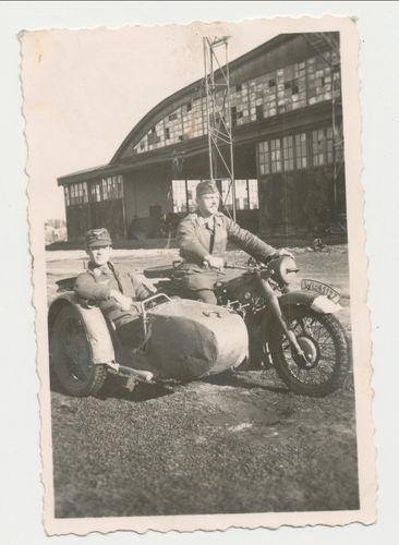 Deutsche Wehrmacht mit Beiwagen Krad Motorrad BMW Kradmelder - Original Foto WK2