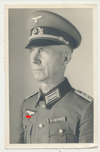 Portrait Foto Wehrmachts Offizier Heeresverwaltung mit Feldspange WK2