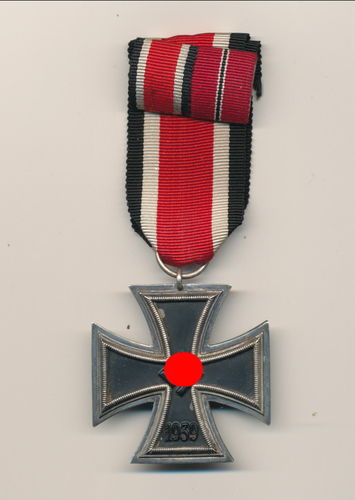 EK2 Eisernes Kreuz 1939 2. Klasse mit Band und Feldspange für EK2 & Ostmedaille