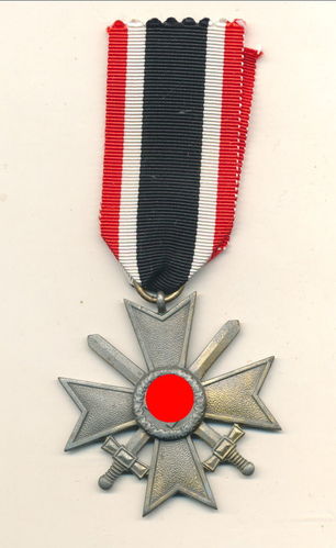 KVK Kriegsverdienstkreuz 2. Kl. mit Schwertern am Band Hersteller Punze "107"