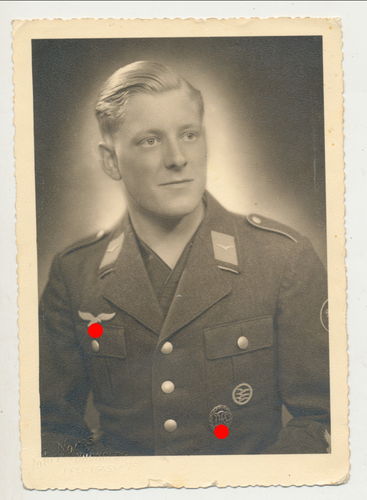 Luftwaffe Soldat mit Segelflieger Abzeichen Sportabzeichen Tätigkeits Abzeichen Portrait Foto
