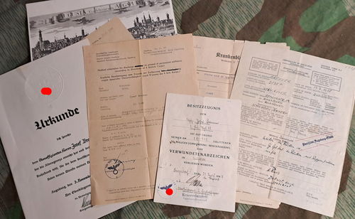 Urkunde Brenner Josef zum Verwundetenabzeichen Schwarz 1945 im Füsilier Rgt 22 mit Dokumenten