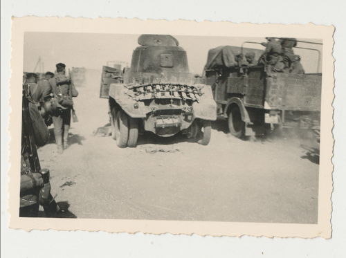 Abgeschossener Panzer beim Vormarsch Wehrmacht - Original Foto WK2