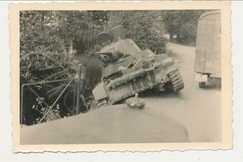 Russischer Panzer tank von 8,8 Flak abgeschossen - Original Foto WK2