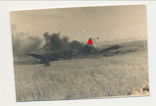 Deutsches Flugzeug brennend - Original Foto WK2