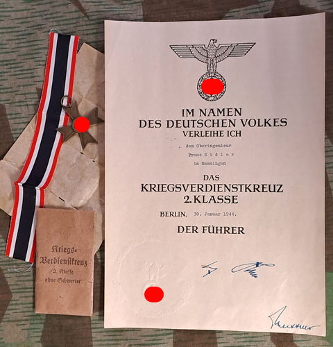 Urkunde & KVK Kriegsverdienstkreuz Hersteller 1 Verleihungstüte Ober Ingenieur Sidler Memmingen 1944