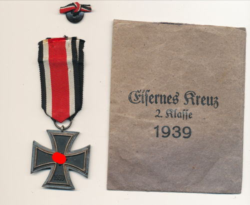 EK2 Eisernes Kreuz 1939 2. Klasse mit Band in Verleihungstüte Hersteller Souval