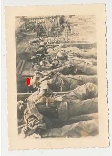 Tod Gefallene & Schlachtfeld Massengrab deutscher Soldaten 21. Inf Rgt  - Original Foto WK2