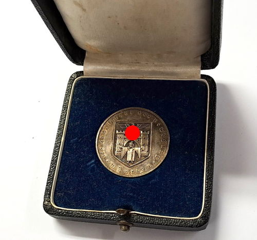 München silberne Medaille der Dienstboten und Arbeiterstiftung in Verleihungsschachtel 3. Reich