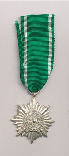 Ostvölker Medaille in Silber mit Hersteller Punze " 100 " am Band
