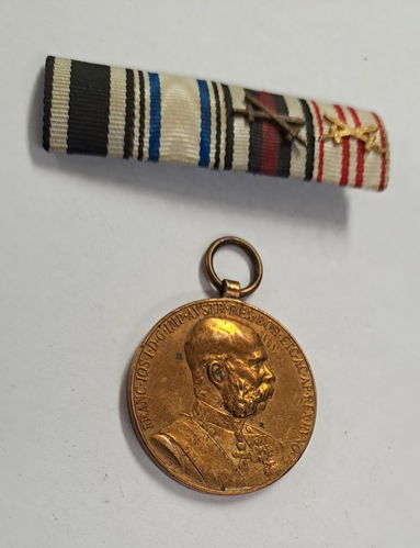 KuK Kaiser Franz Joseph Medaille Signum Memoriae mit Feldspange WK1