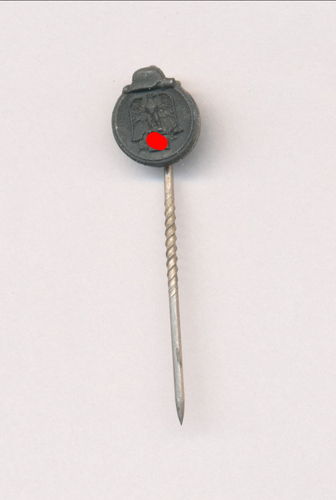 Ostmedaille Miniatur 10mm an Nadel Winterschlacht im Osten 1941/42